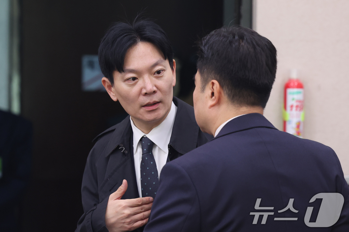 (서울=뉴스1) 신웅수 기자 = 쌍방울 대북송금 사건을 담당했던 박상용 검사가 3일 서울 여의도 국회에서 열린 윤석열정권정치검찰조작기소의혹사건진상규명국정조사특별위원회 전체회의에 출 …