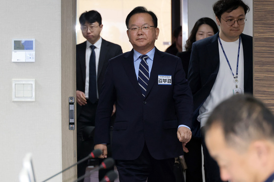 면접장 향하는 김부겸