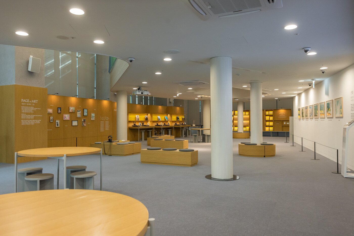 본문 이미지 - '다정한_아트라운지' 전시 전경 (서울문화재단 제공)