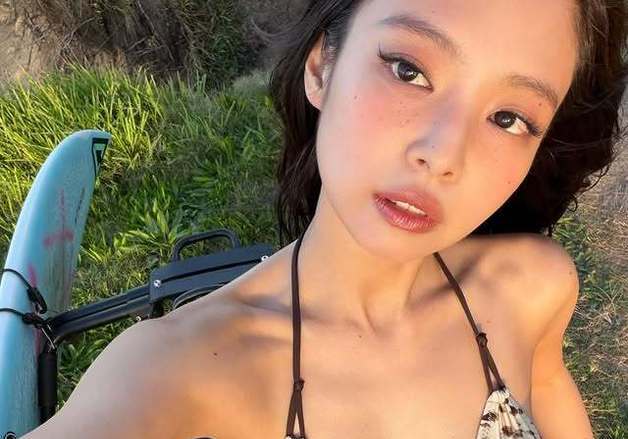 블핑 제니, 갈비뼈까지 드러낸 과감 비키니 자태 [N샷]