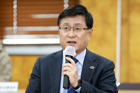 폐IC트레이·폐석재 순환자원 지정…수입 규제도 완화