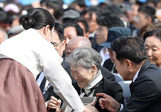 오열하는 4·3 희생자 유족