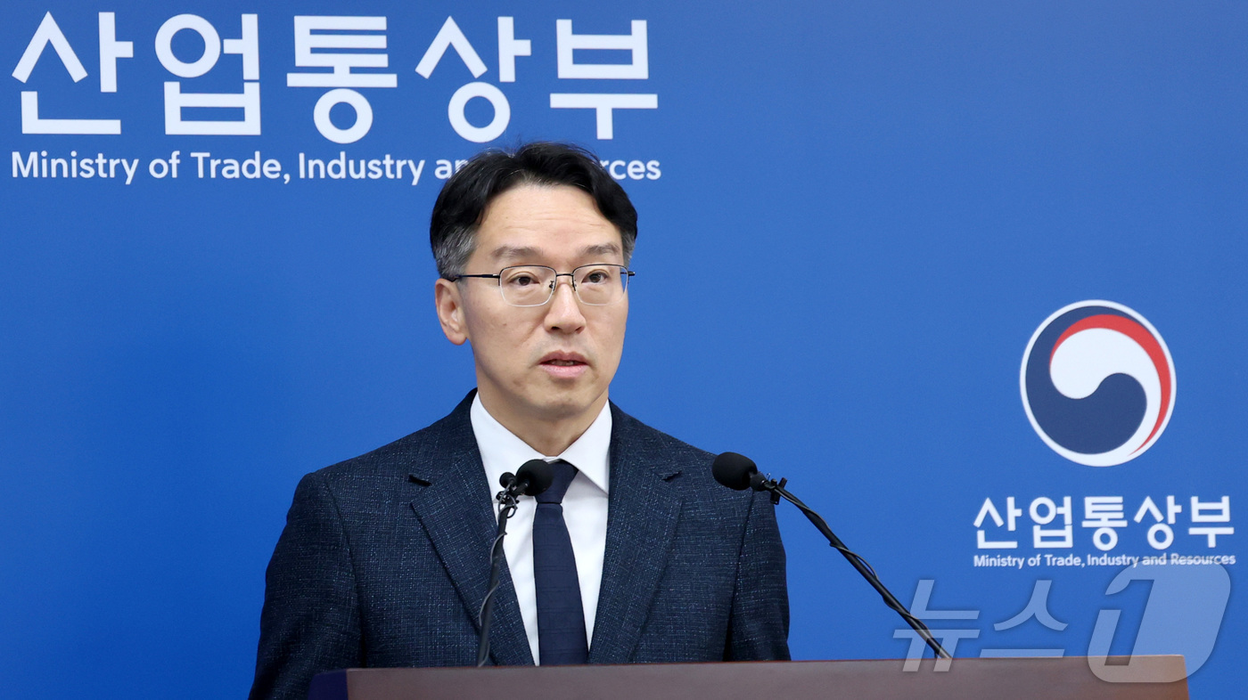 (세종=뉴스1) 김기남 기자 = 남명우 산업통상부 투자정책관이 3일 세종시 정부세종청사에서 2026년 1분기 외국인직접투자 동향을 발표하고 있다.2026년 1분기 외국인직접투자 신 …