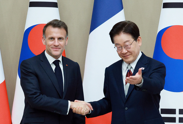 李대통령 "중동평화 회복 지혜 모으자" 마크롱 "호르무즈 폭력 진정돼야"