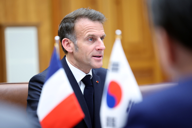 발언하는 마크롱 대통령