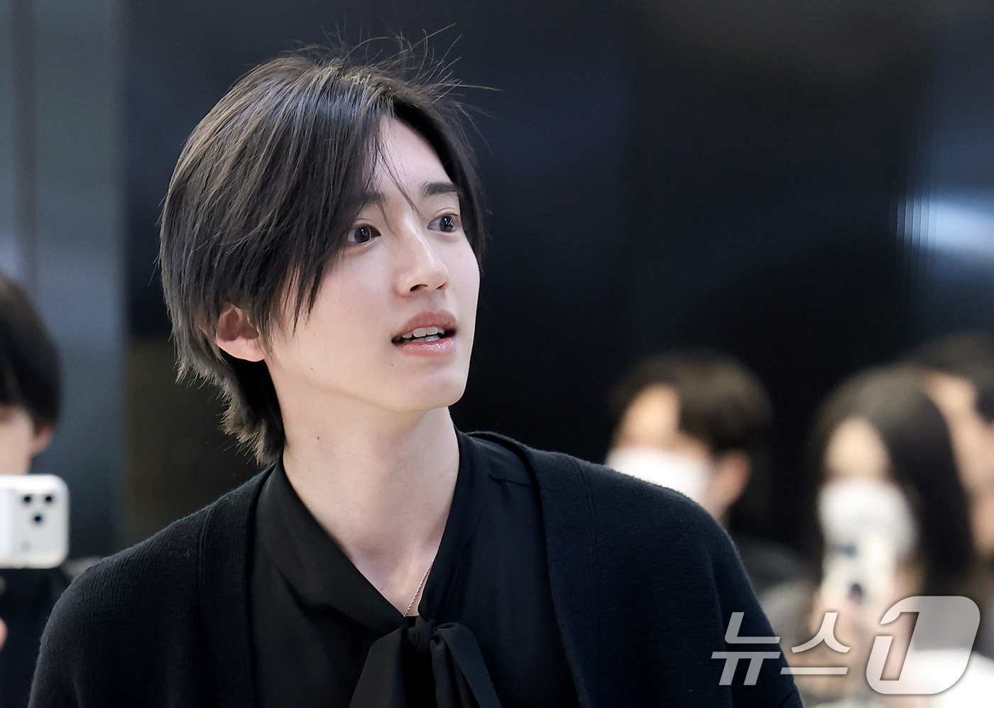 (김포공항=뉴스1) 권현진 기자 = 일본 배우 미치에다 슌스케(道枝駿佑)가 영화 ‘네가 마지막으로 남긴 노래’ 홍보를 위해 3일 김포국제공항을 통해 일본에서 입국하고 있다. 202 …