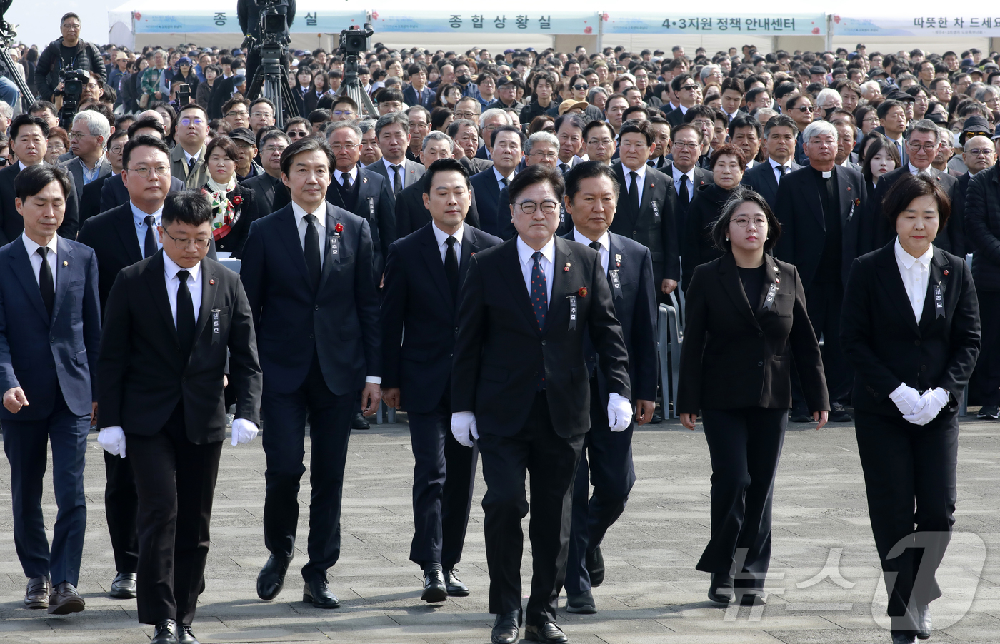 (제주=뉴스1) 오미란 기자 = 우원식 국회의장과 여야 대표들이 3일 오전 제주4·3평화공원에서 열린 제78주년 4·3 희생자 추념식에 참석하고 있다. 2026.4.3/뉴스1