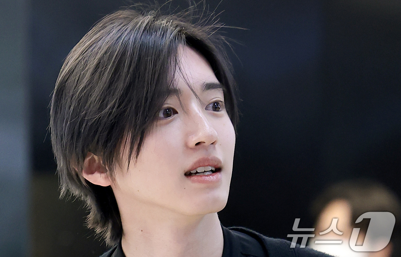 (김포공항=뉴스1) 권현진 기자 = 일본 배우 미치에다 슌스케(道枝駿佑)가 영화 ‘네가 마지막으로 남긴 노래’ 홍보를 위해 3일 김포국제공항을 통해 일본에서 입국하고 있다. 202 …