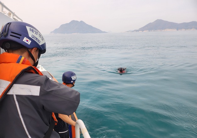 통영 추도서 실종된 70대 기관장 숨져