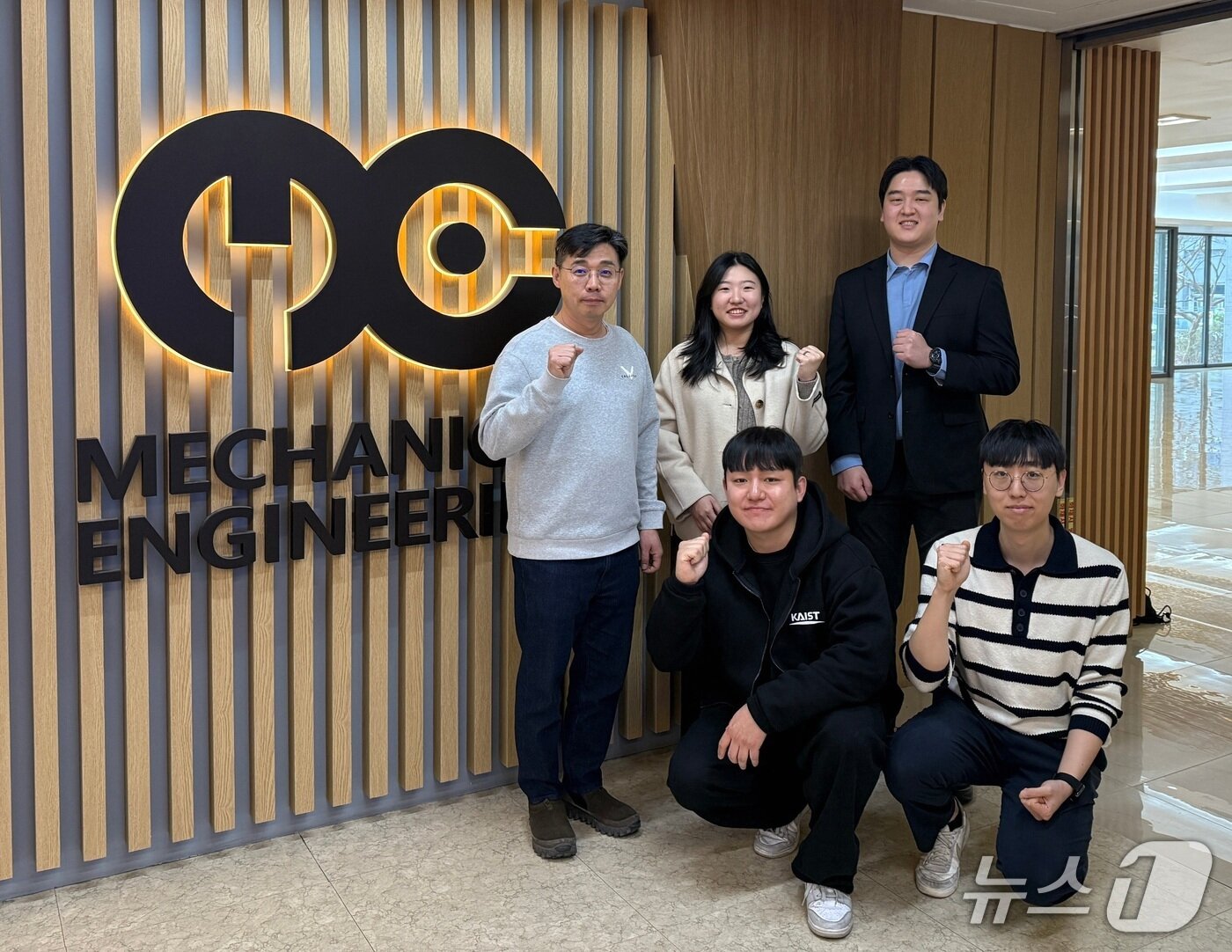 본문 이미지 - KAIST 이강택 교수(왼쪽) 연구팀(KAIST 제공) /뉴스1