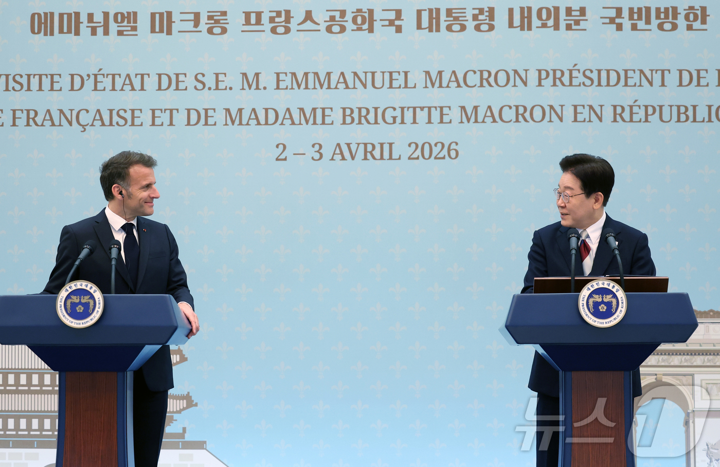 (서울=뉴스1) 허경 기자 = 이재명 대통령과 에마뉘엘 마크롱 프랑스 대통령이 3일 청와대에서 공동언론발표를 하고 있다. 2026.4.3/뉴스1