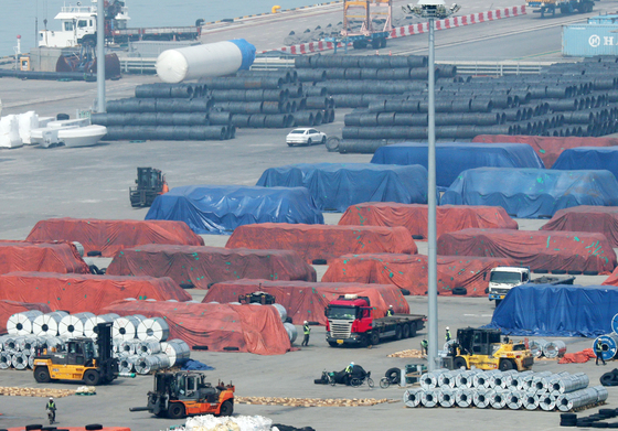 美, '철강 15% 이상' 완제품에 일괄관세 25% 적용