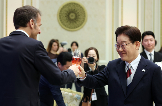 국빈 오찬 건배하는 한·프랑스 정상