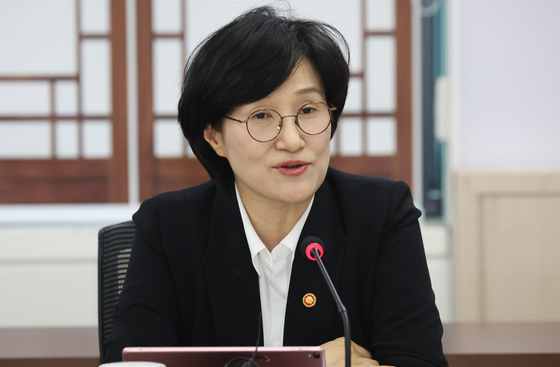 AI 성평등 전략 포럼 모두 발언하는 원민경 장관