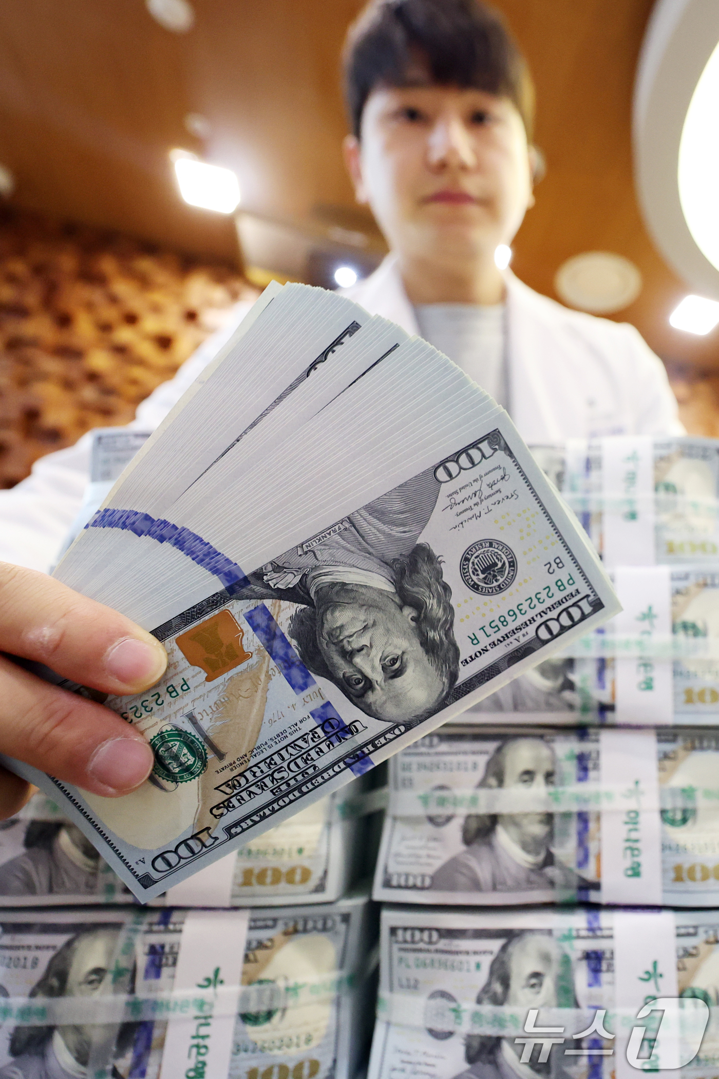 (서울=뉴스1) 황기선 기자 = 미국·이란 전쟁 발발에 따른 환율 불안으로 시장안정화 조치가 확대되면서 우리나라 외환보유액이 두 달 만에 감소 전환했다.3일 한국은행에 따르면 20 …