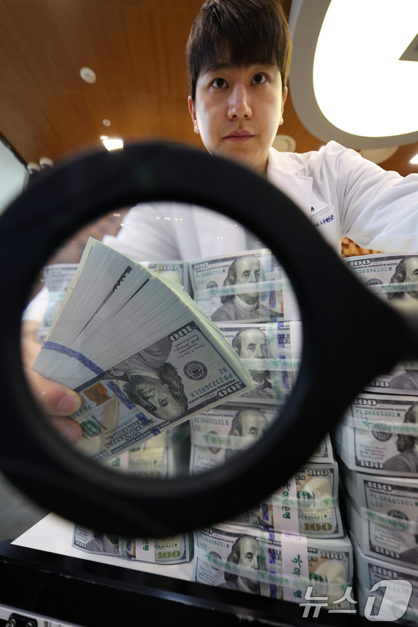 (서울=뉴스1) 황기선 기자 = 미국·이란 전쟁 발발에 따른 환율 불안으로 시장안정화 조치가 확대되면서 우리나라 외환보유액이 두 달 만에 감소 전환했다.3일 한국은행에 따르면 20 …