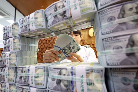 중동전쟁發 환율 불안에…3월 외환보유액 두달 만에 39.7억 달러 감소