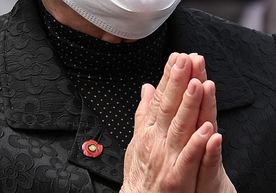 주름진 손과 동백꽃…78주년 맞은 제주 4·3