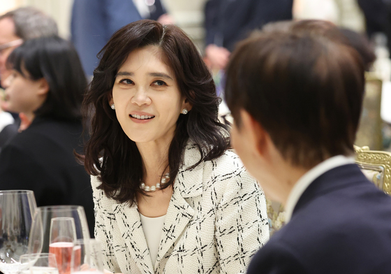 대화하는 이부진 대표와 이광형 총장