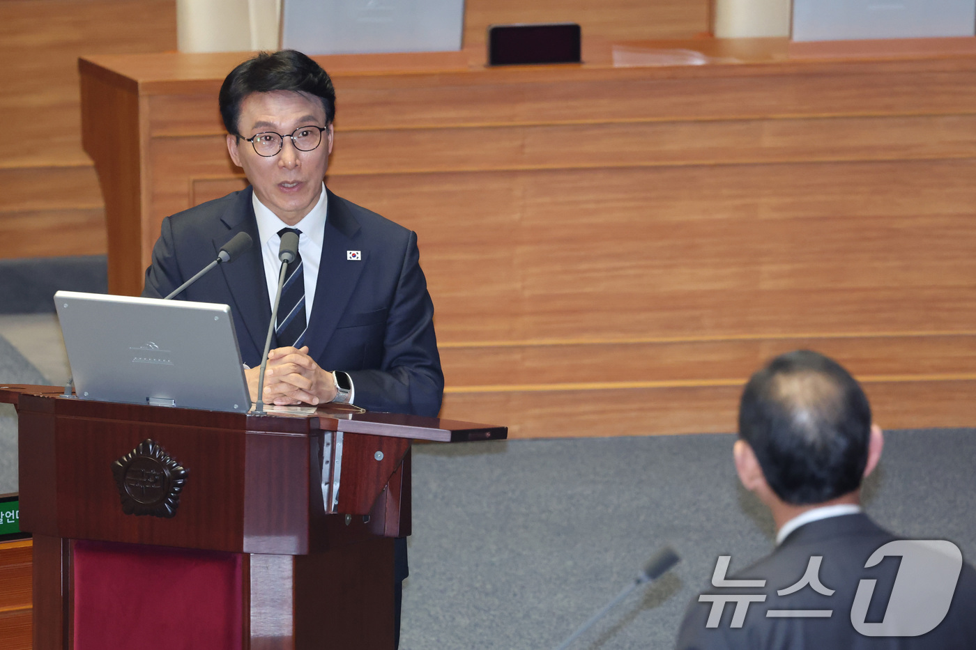 (서울=뉴스1) 신웅수 기자 = 김민석 국무총리가 3일 서울 여의도 국회에서 열린 제434회국회(임시회) 제434-1차 본회의에서 정치·외교·통일·안보에 관한 질문에 답변하고 있다 …