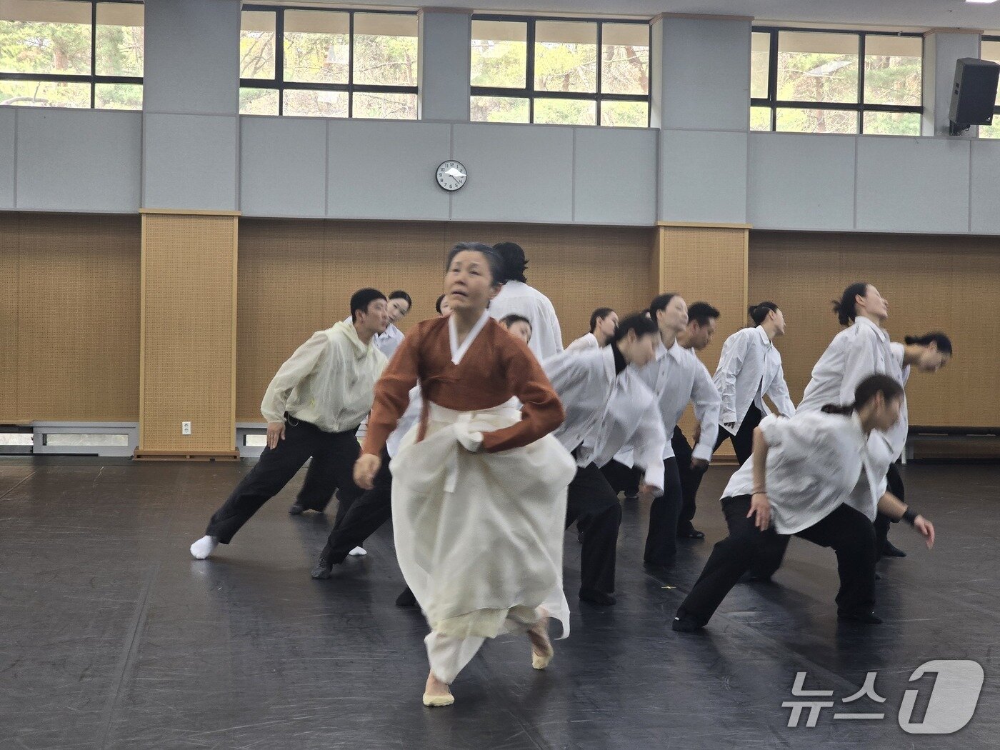 본문 이미지 - 국립무용단, 신작 무용극 '귀향' 시연 장면. ⓒ 뉴스1 김정한 기자