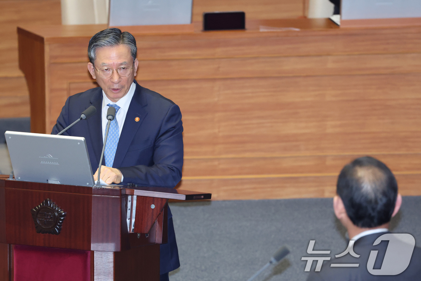 (서울=뉴스1) 신웅수 기자 = 정성호 법무부 장관이 3일 서울 여의도 국회에서 열린 제434회국회(임시회) 제434-1차 본회의에서 정치·외교·통일·안보에 관한 질문에 답변하고 …