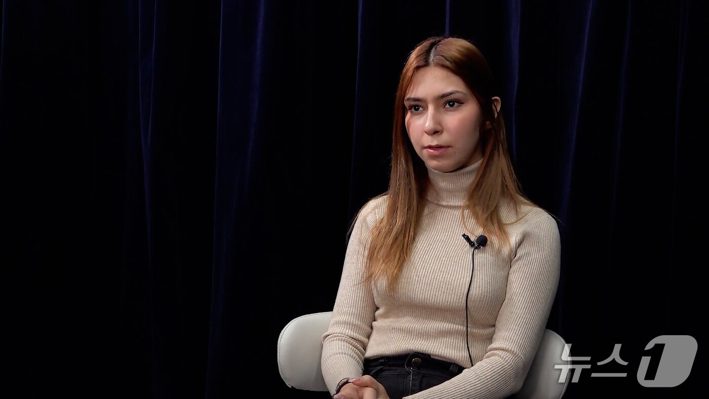 본문 이미지 - 한국에 거주 중인 마사 이사리 씨(27)가 31일 뉴스1과의 인터뷰 도중 질문에 답하고 있다.