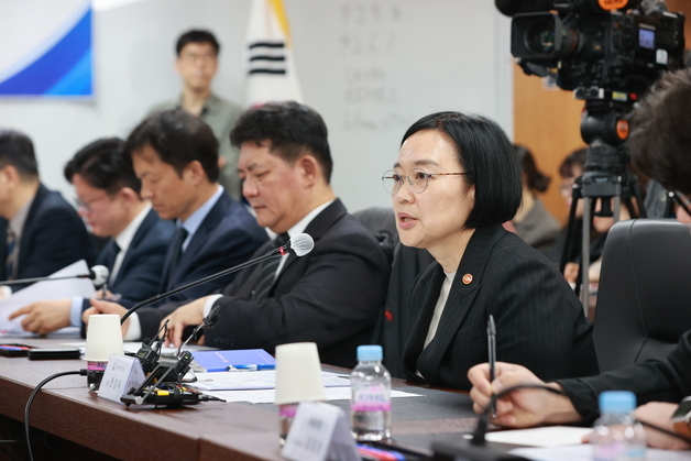 한성숙 중기부 장관, 지원사업 심사 공정성 강화 논의