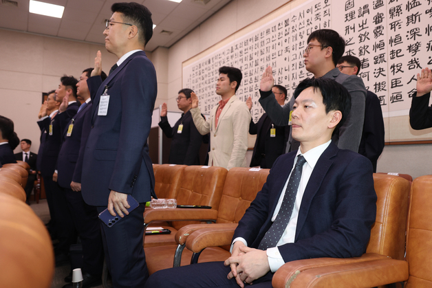 증인선서 거부하는 박상용 검사