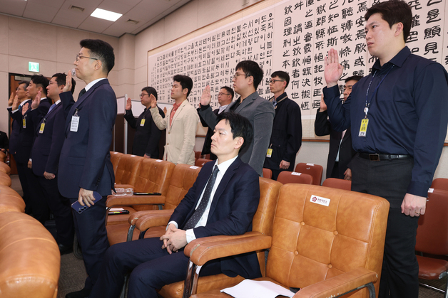 증인선서 거부하는 박상용 검사