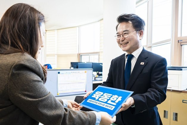육동한 시장, 민주당 춘천시장 예비후보 등록…"재선 도전"