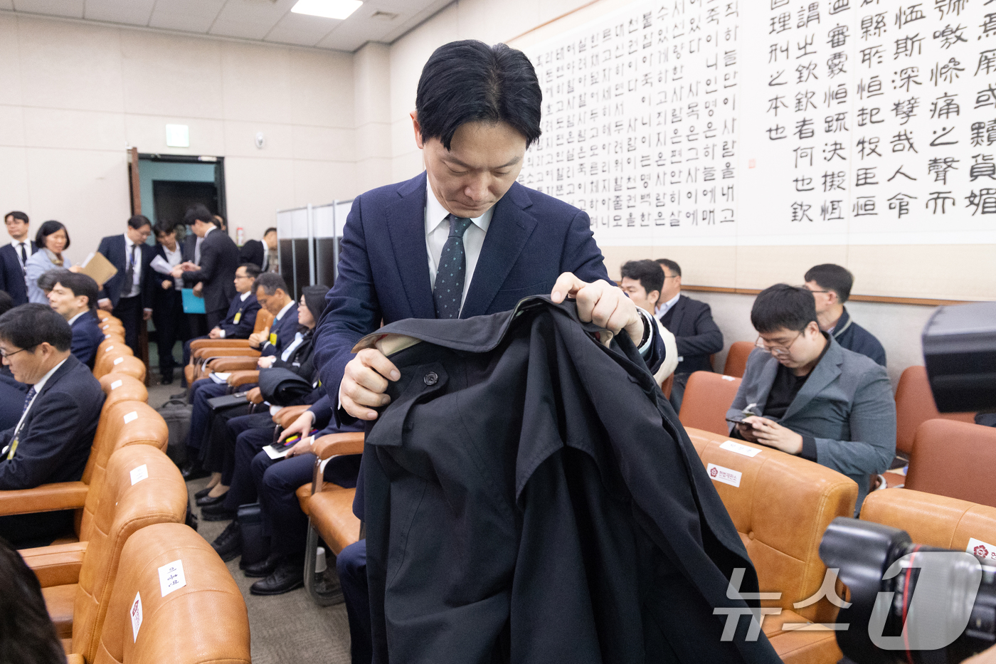 (서울=뉴스1) 이승배 기자 = 쌍방울 대북송금 사건을 담당했던 박상용 검사가 3일 서울 여의도 국회에서 열린 윤석열정권 정치검찰 조작기소의혹 사건 진상규명 국정조사특별위원회 전체 …