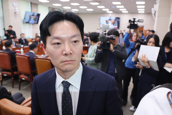 퇴장당하는 박상용 검사