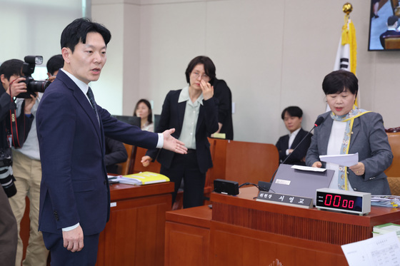 항의하는 박상용