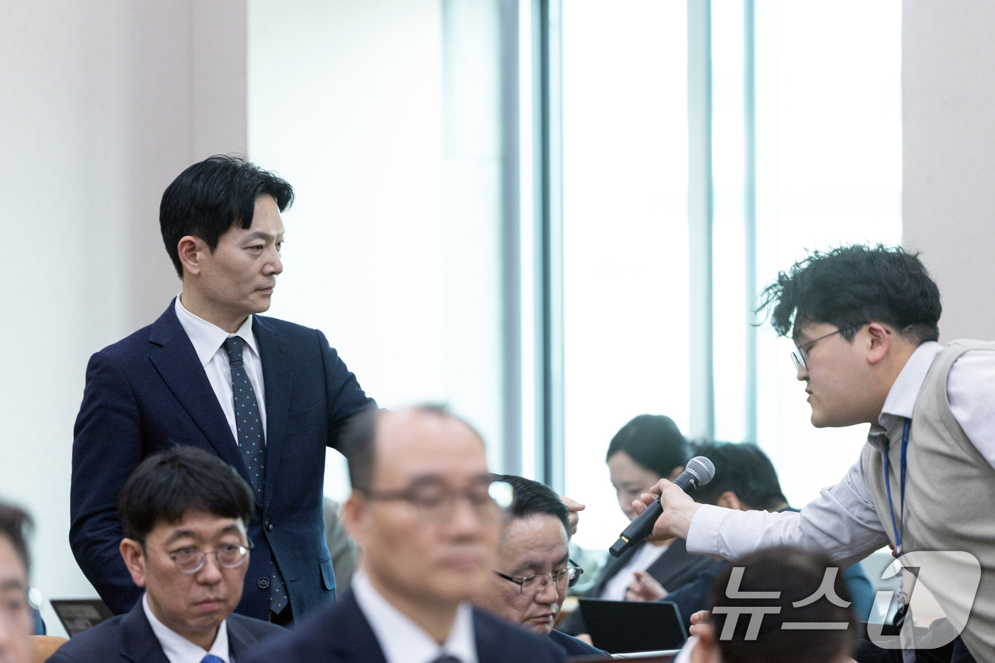 (서울=뉴스1) 이승배 기자 = 쌍방울 대북송금 사건을 담당했던 박상용 검사가 3일 서울 여의도 국회에서 열린 윤석열정권 정치검찰 조작기소의혹 사건 진상규명 국정조사특별위원회 전체 …