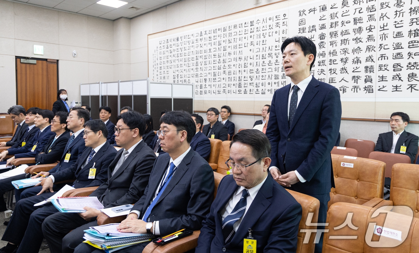 (서울=뉴스1) 이승배 기자 = 쌍방울 대북송금 사건을 담당했던 박상용 검사가 3일 서울 여의도 국회에서 열린 윤석열정권 정치검찰 조작기소의혹 사건 진상규명 국정조사특별위원회 전체 …