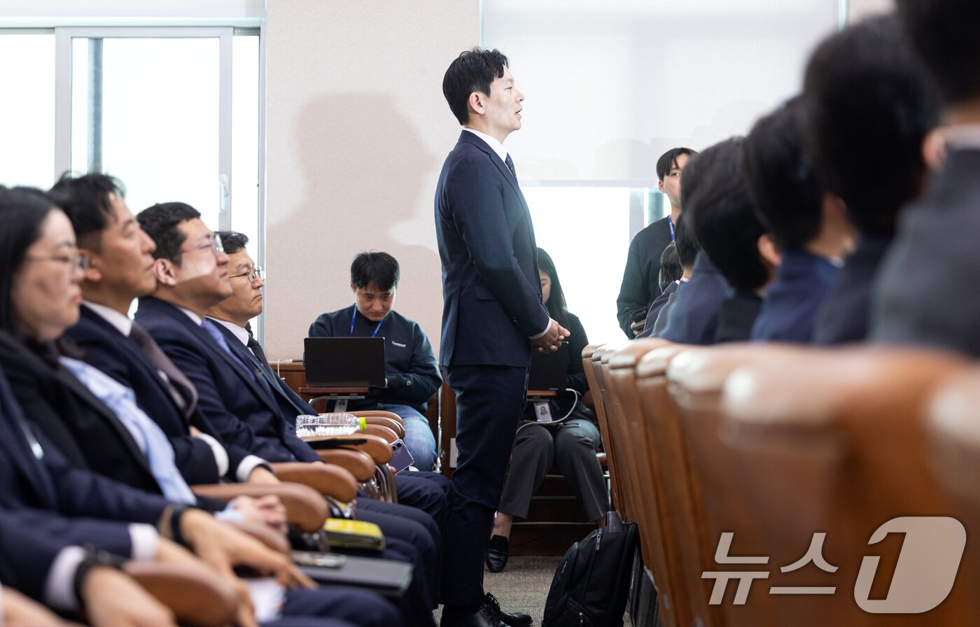 본문 이미지 - 쌍방울 대북송금 사건을 담당했던 박상용 검사가 3일 서울 여의도 국회에서 열린 윤석열정권 정치검찰 조작기소의혹 사건 진상규명 국정조사특별위원회 전체회의에 증인으로 출석해 증인 선서 거부에 대한 이유에 대해 발언하고 있다. 2026.4.3 ⓒ 뉴스1 이승배 기자