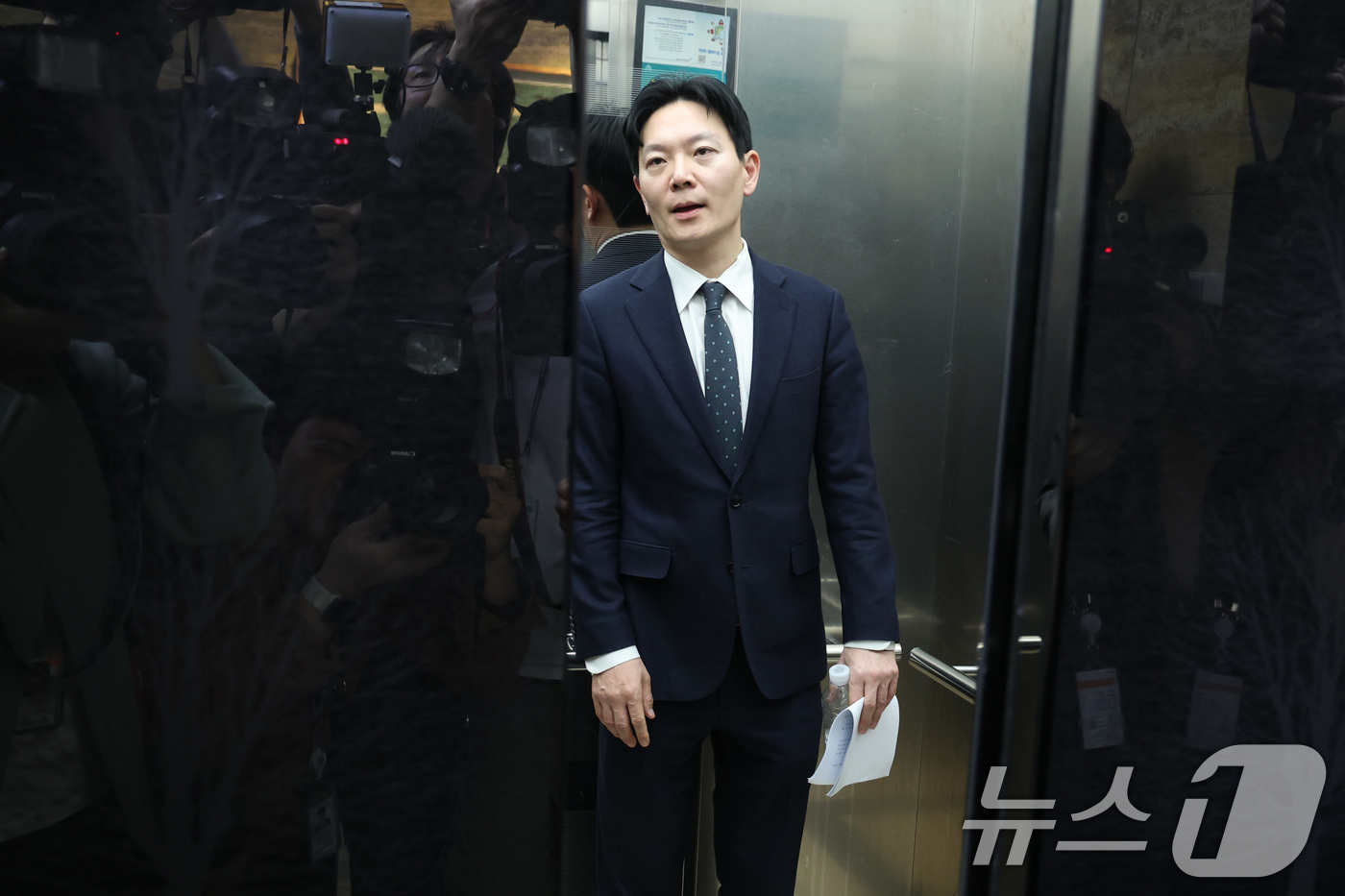 (서울=뉴스1) 신웅수 기자 = 쌍방울 대북송금 사건을 담당했던 박상용 검사가 3일 서울 여의도 국회에서 열린 윤석열정권정치검찰조작기소의혹사건진상규명국정조사특별위원회 전체회의에서 …