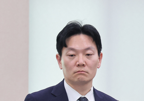 퇴장당하는 박상용