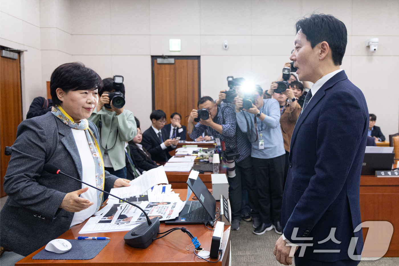 (서울=뉴스1) 이승배 기자 = 쌍방울 대북송금 사건을 담당했던 박상용 검사가 3일 서울 여의도 국회에서 열린 윤석열정권 정치검찰 조작기소의혹 사건 진상규명 국정조사특별위원회 전체 …