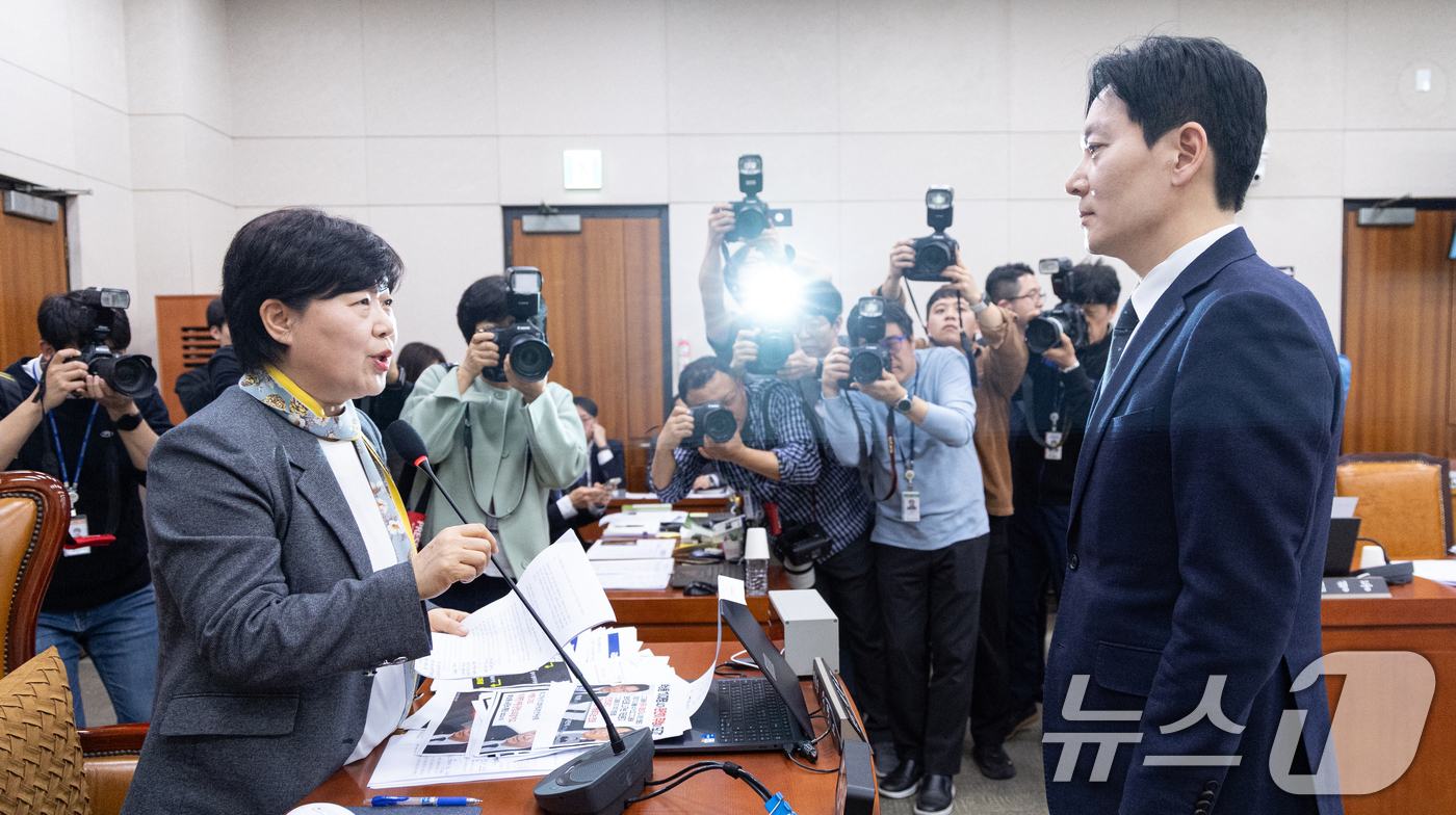 (서울=뉴스1) 이승배 기자 = 쌍방울 대북송금 사건을 담당했던 박상용 검사가 3일 서울 여의도 국회에서 열린 윤석열정권 정치검찰 조작기소의혹 사건 진상규명 국정조사특별위원회 전체 …