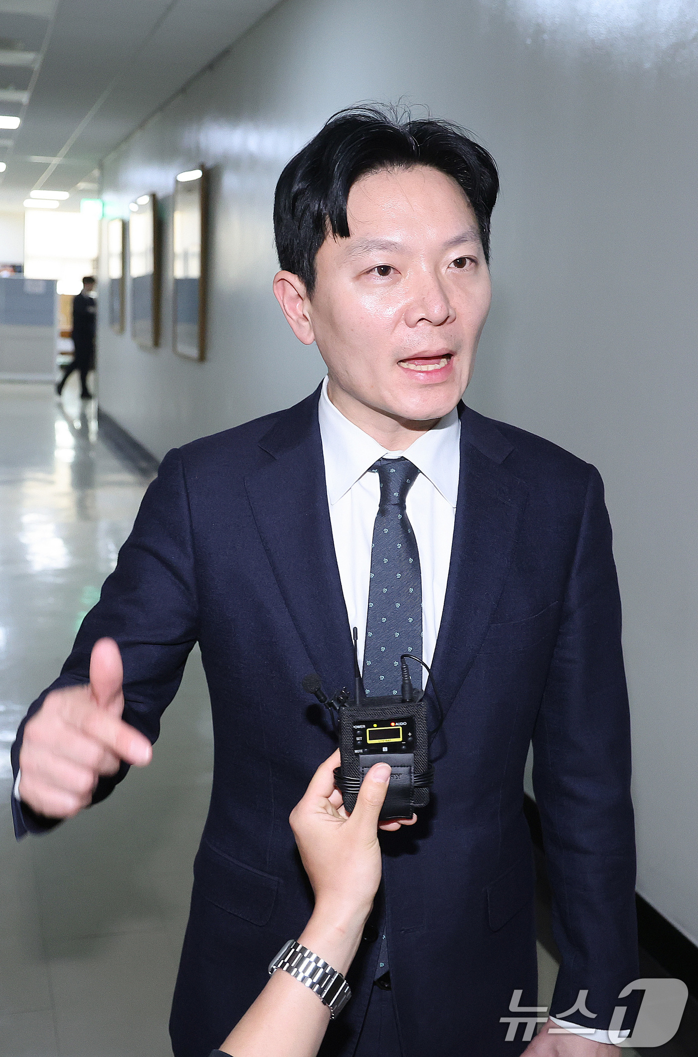 (서울=뉴스1) 신웅수 기자 = 쌍방울 대북송금 사건을 담당했던 박상용 검사가 3일 서울 여의도 국회에서 열린 윤석열정권정치검찰조작기소의혹사건진상규명국정조사특별위원회 전체회의에서 …