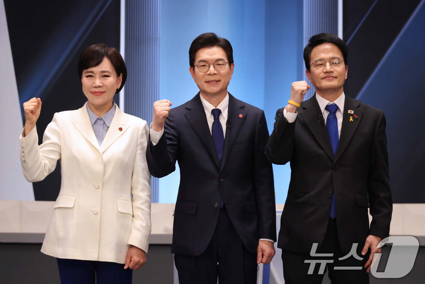 (서울=뉴스1) 국회사진기자단 = 전현희(왼쪽부터), 정원오, 박주민 더불어민주당 서울시장 예비후보가 3일 서울 여의도 KBS 스튜디오에서 열린 더불어민주당 서울시장 본경선 후보자 …