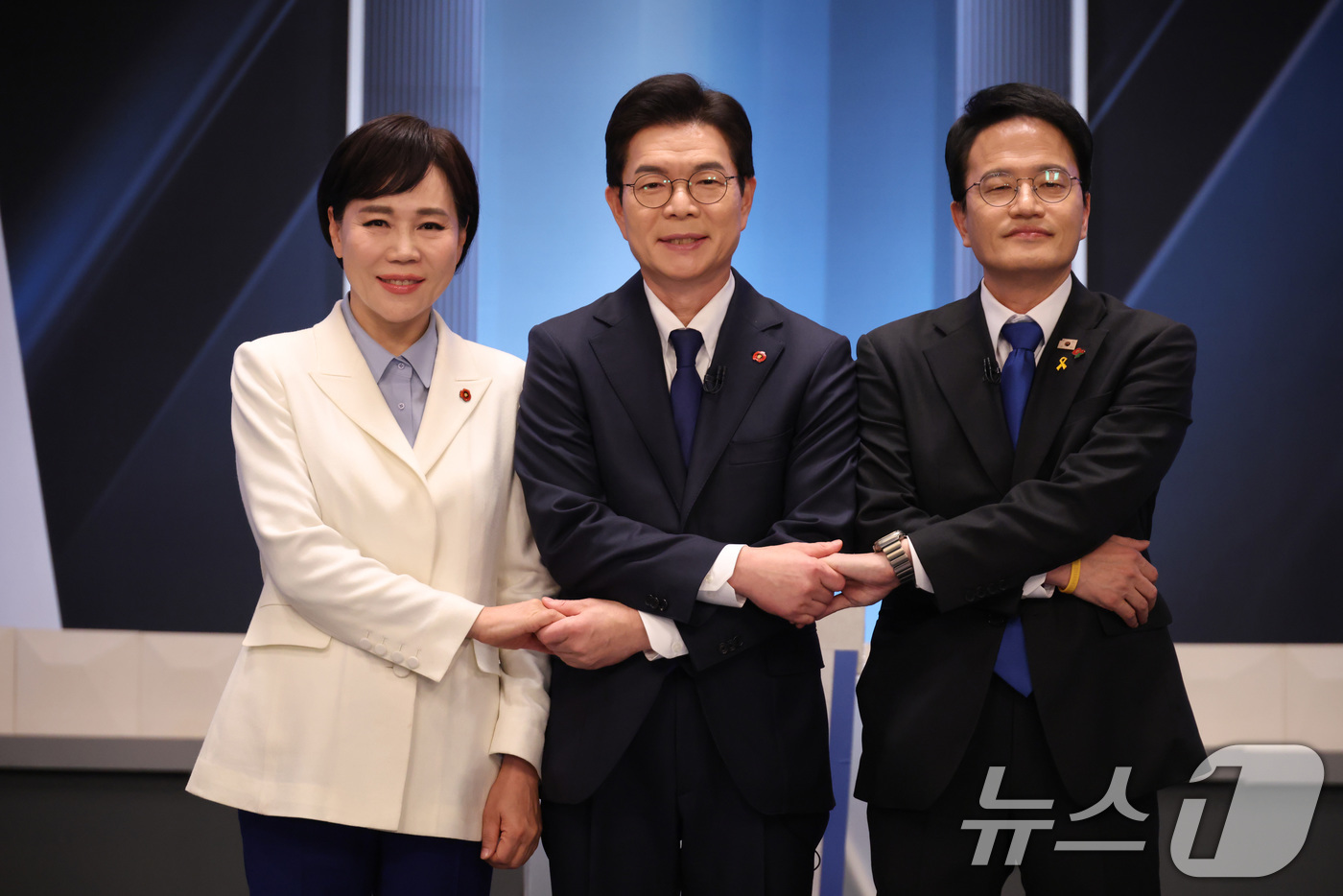 (서울=뉴스1) 국회사진기자단 = 전현희(왼쪽부터), 정원오, 박주민 더불어민주당 서울시장 예비후보가 3일 서울 여의도 KBS 스튜디오에서 열린 더불어민주당 서울시장 본경선 후보자 …