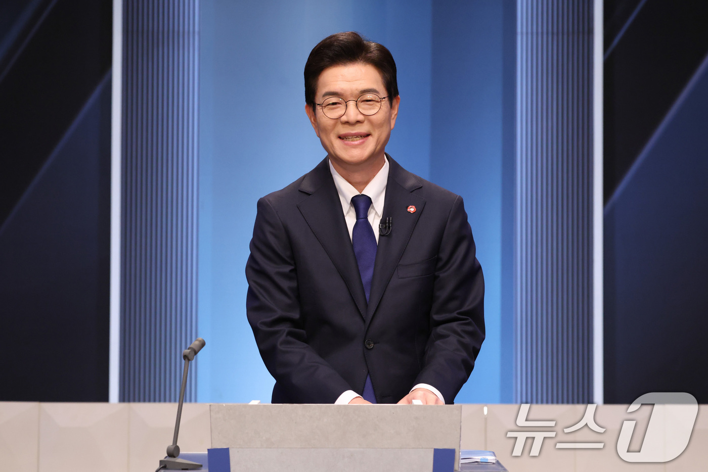 (서울=뉴스1) 국회사진기자단 = 정원오 더불어민주당 서울시장 예비후보가 3일 서울 여의도 KBS 스튜디오에서 열린 더불어민주당 서울시장 본경선 후보자 2차 합동토론회에서 토론을 …