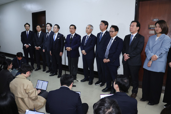 기자회견하는 범여권 국조특위 위원들