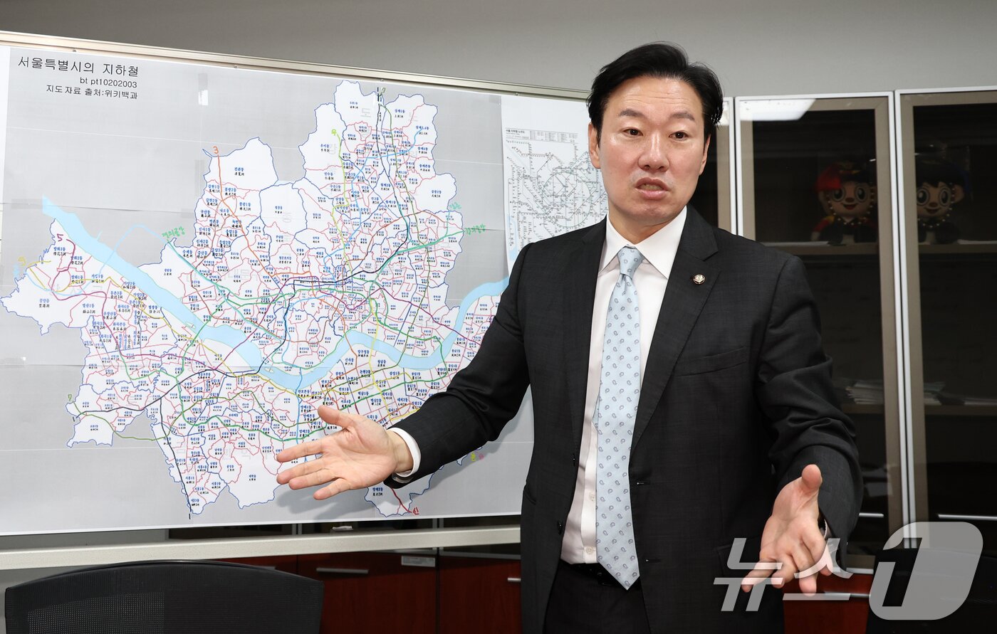 본문 이미지 - 국민의힘 서울시장 경선 후보인 박수민 의원이 3일 서울 여의도 국회 의원회관에서 뉴스1과 인터뷰하고 있다. ⓒ 뉴스1 최지환 기자