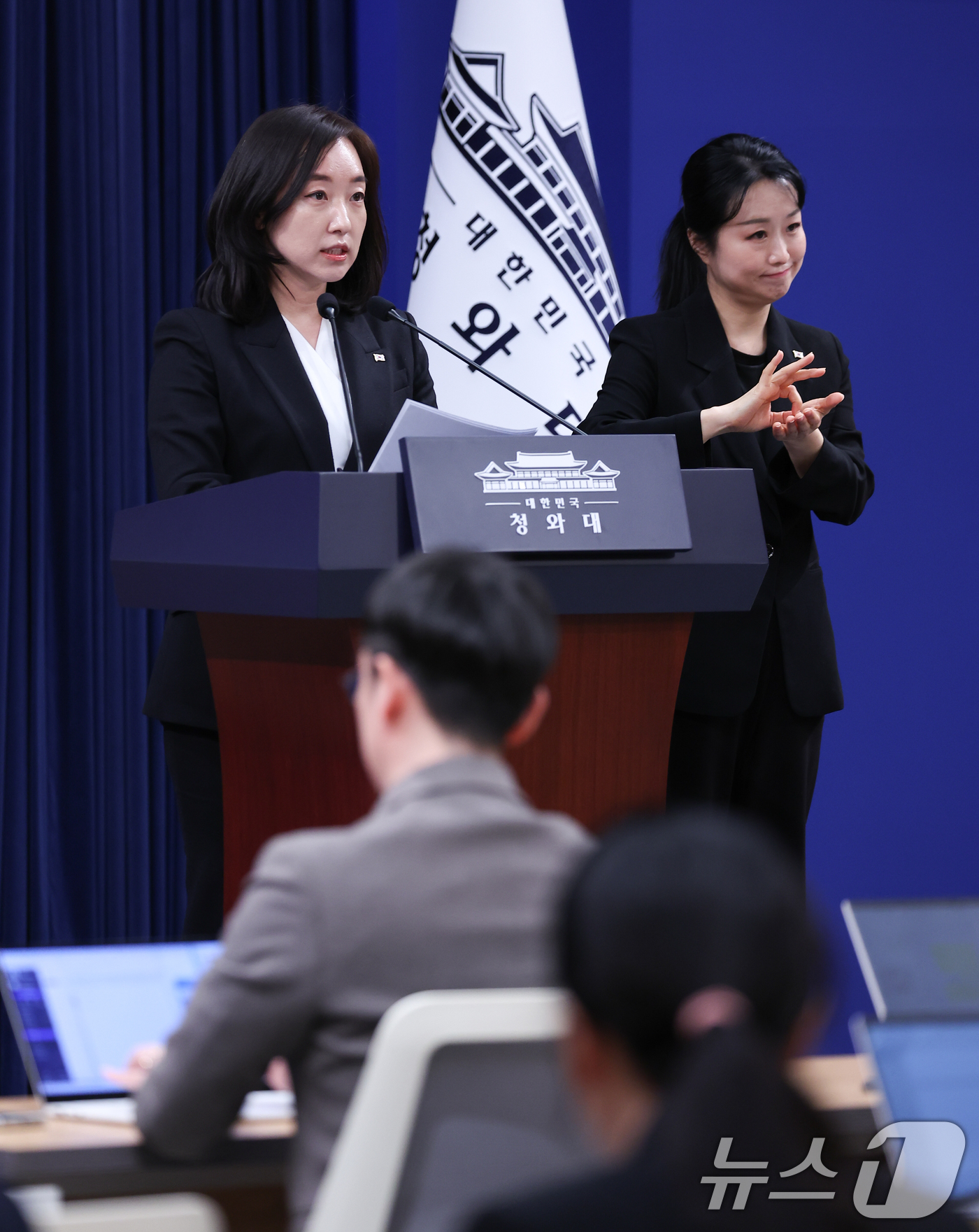 (서울=뉴스1) 허경 기자 = 전은수 대변인이 3일 청와대 춘추관에서 출퇴근 시간대 대중교통 혼잡 완화 대책 관련 브리핑을 하고 있다. 2026.4.3/뉴스1