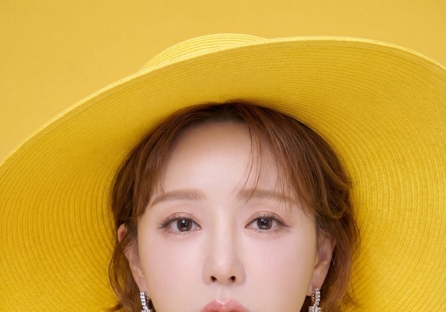 금잔디, 신곡 '아무런 말도 하지마' 발매…정통 트로트의 깊은 감성