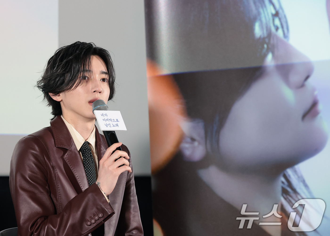 (서울=뉴스1) 권현진 기자 = 일본 배우 미치에다 슌스케(道枝駿佑)가 3일 서울 용산구 CGV용산아이파크몰에서 열린 영화 ‘네가 마지막으로 남긴 노래’ 기자 간담회에서 취재진 질 …